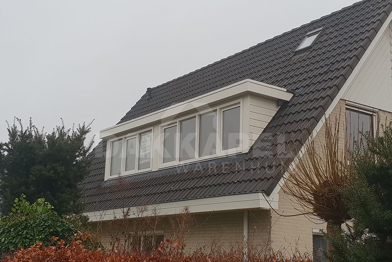 Dakkapel Warenhuis dakkapel voorkant huis